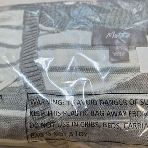 Motto QVC Heather Grey and White VNeck Sweater - New